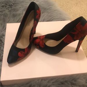Sassy heels- floral print- size 7